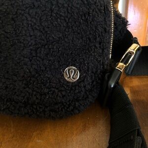 Lululemon black Sherpa fleece belt bag